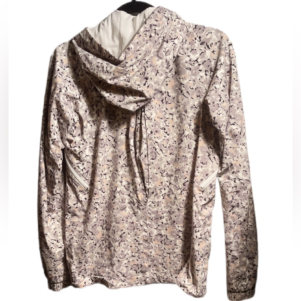 Lululemon Rise & Shine Jacket II Not So Petite Fleur, Size 4 - Picture 3 of 3